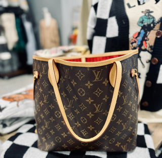 Neverfull Louis Vuitton with red liner